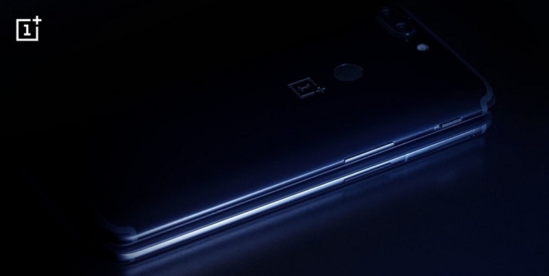 Hình ảnh thiết kế của OnePlus 6 được so sánh với OnePlus 5T