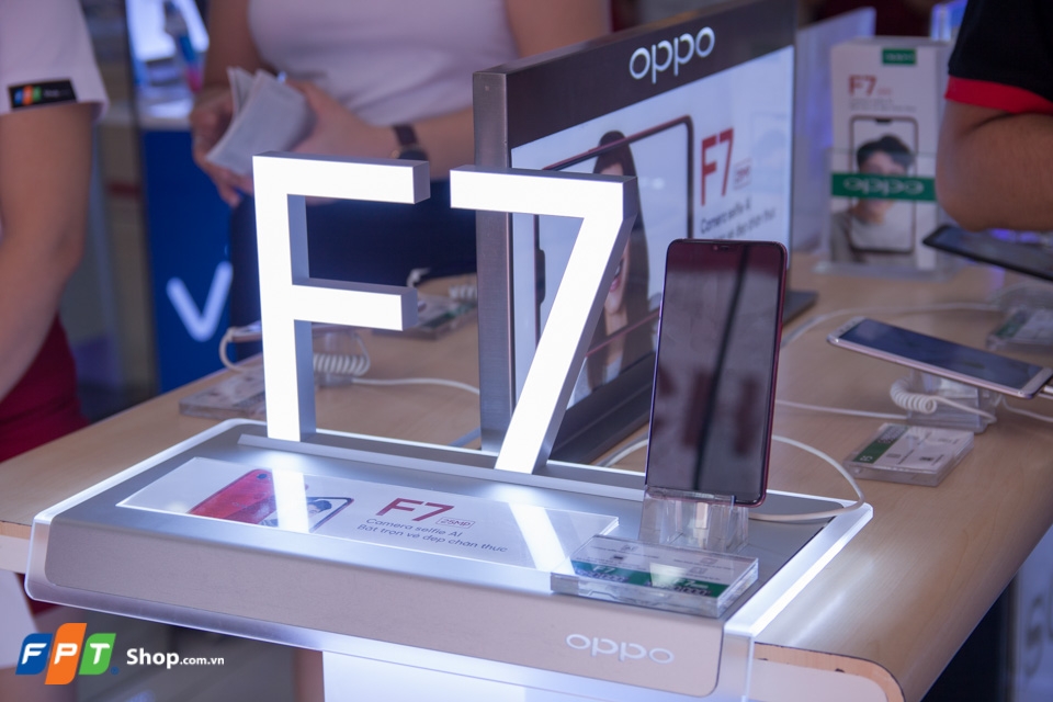 Mở bán OPPO F7 tại FPTShop (ảnh 4)