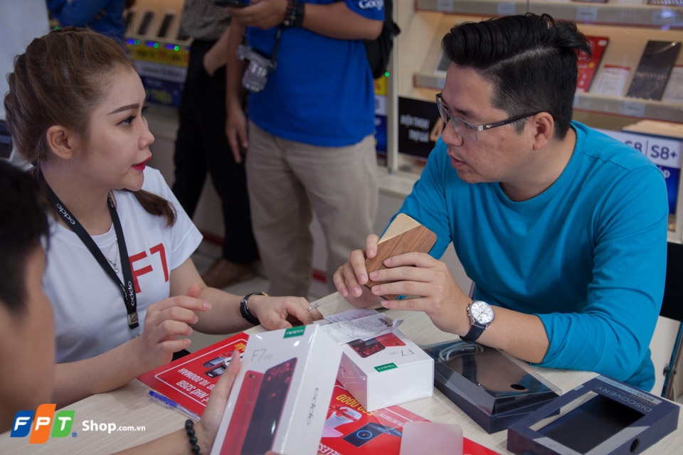 Mở bán OPPO F7 tại FPTShop (ảnh 15) Mở bán OPPO F7 tại FPTShop (ảnh 15)