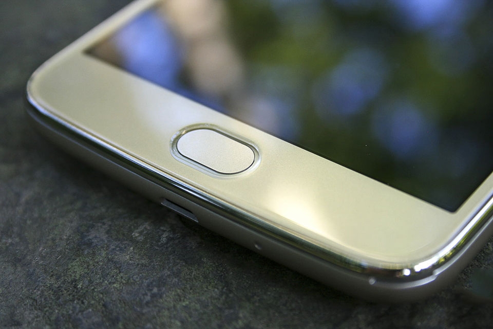 So sánh Moto E5 Plus và Moto E4 Plus