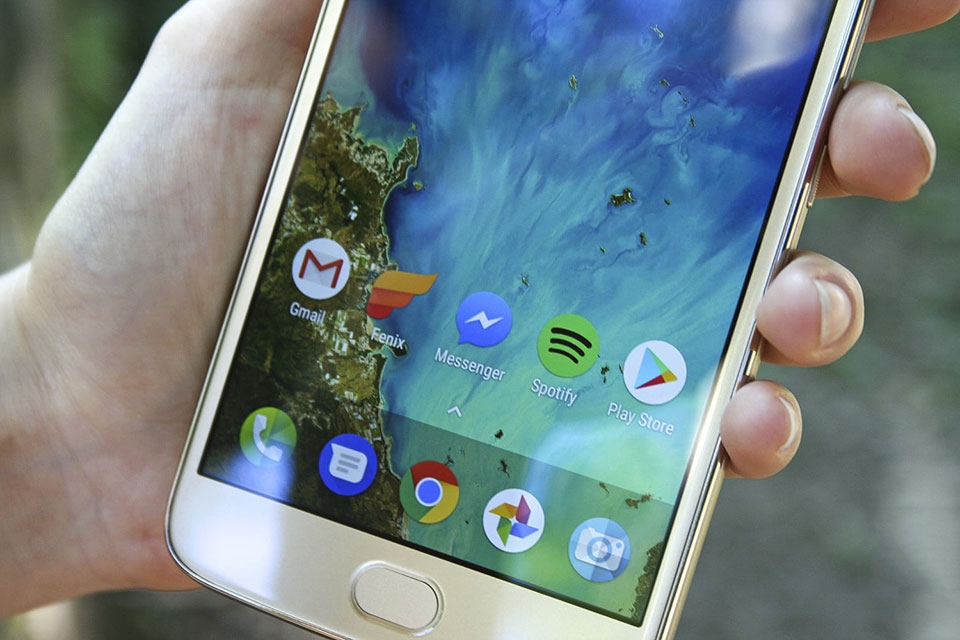 So sánh Moto E5 Plus và Moto E4 Plus