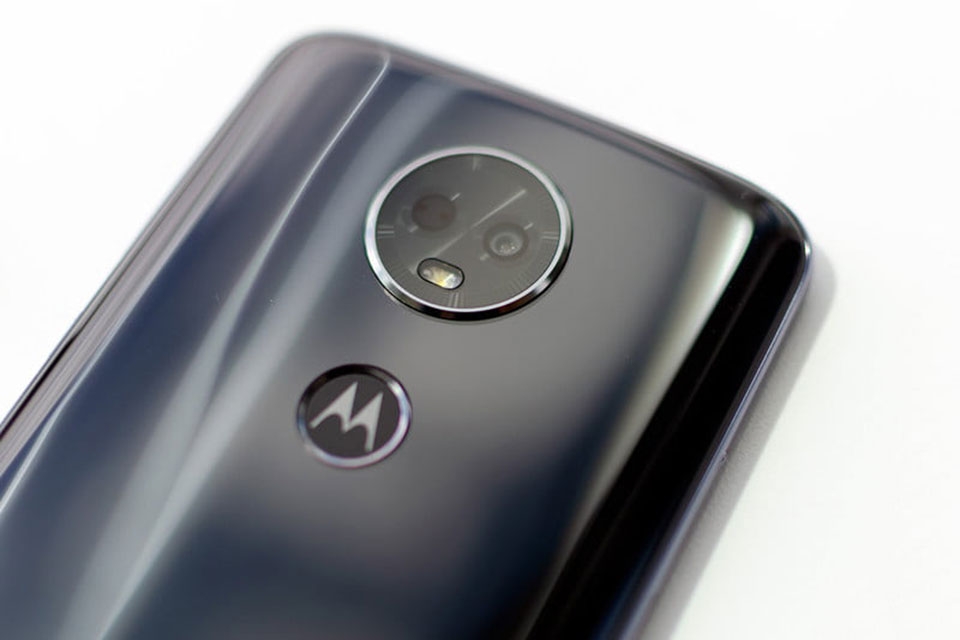 So sánh Moto E5 Plus và Moto E4 Plus