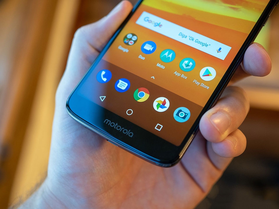 So sánh Moto E5 Plus và Moto E4 Plus