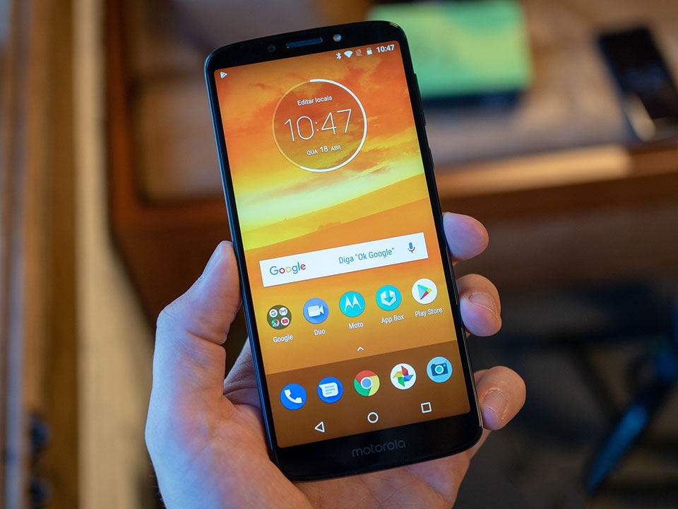 So sánh Moto E5 Plus và Moto E4 Plus