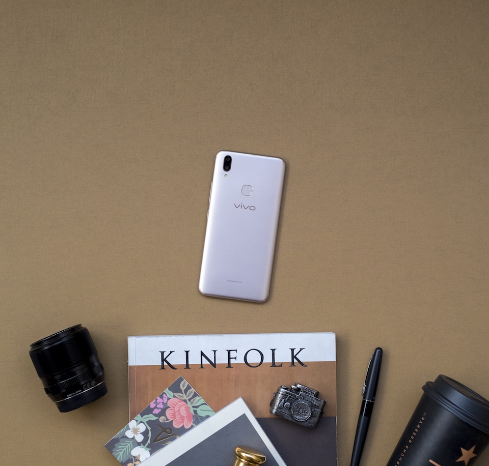 Sở hữu tính năng làm đẹp bằng trí thông minh nhân tạo AI Face Beauty.