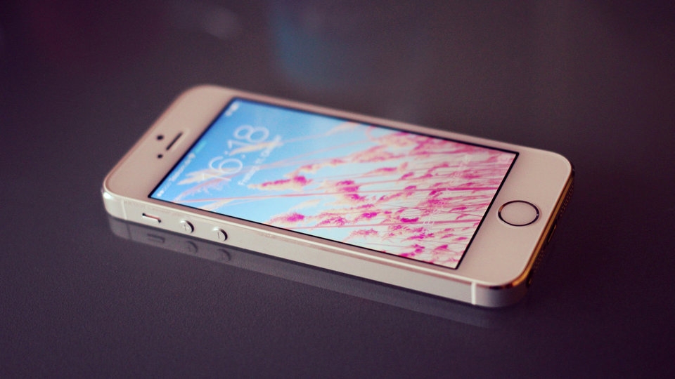 Đi tìm chiếc iPhone đẹp nhất trong lịch sử Apple 12