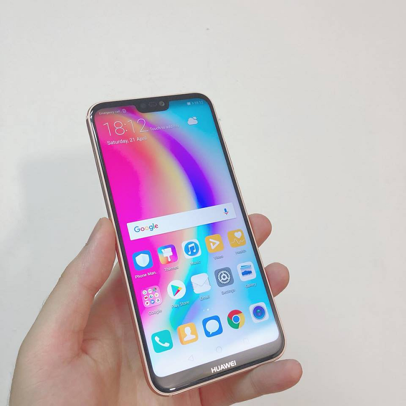 Huawei Nova 3e Platinum Gold xuất hiện trên tay người dùng tại Việt Nam Huawei Nova 3e Platinum Gold xuất hiện trên tay người dùng tại Việt Nam