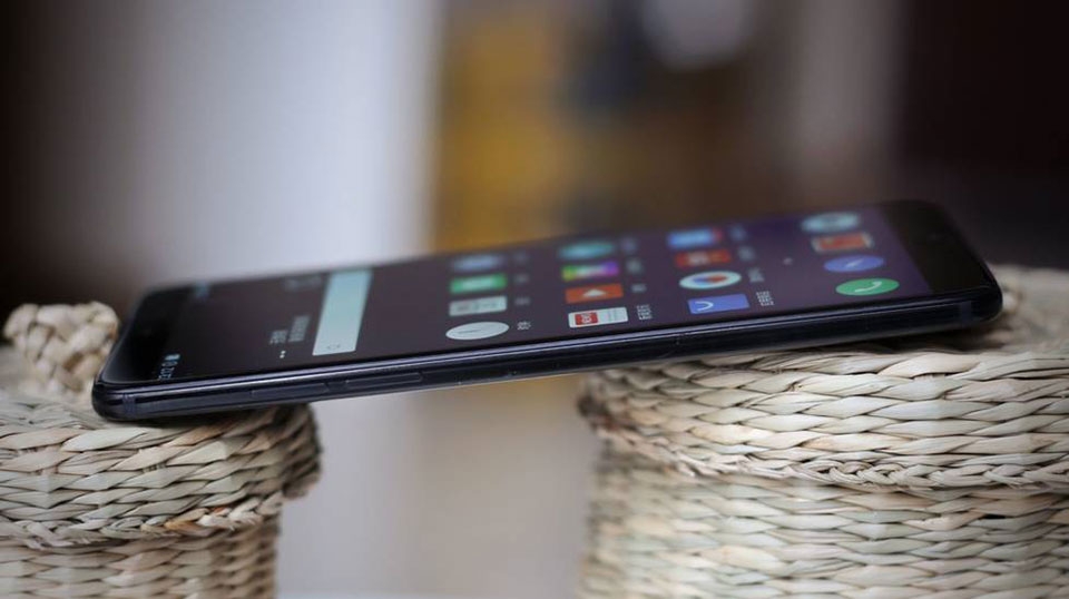 Trên tay Meizu 15 Plus Trên tay Meizu 15 Plus