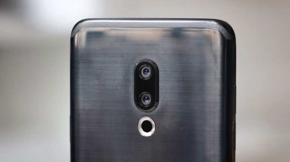 Trên tay Meizu 15 Plus Trên tay Meizu 15 Plus