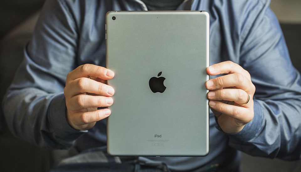 Apple iPad (2018) Apple iPad (2018)