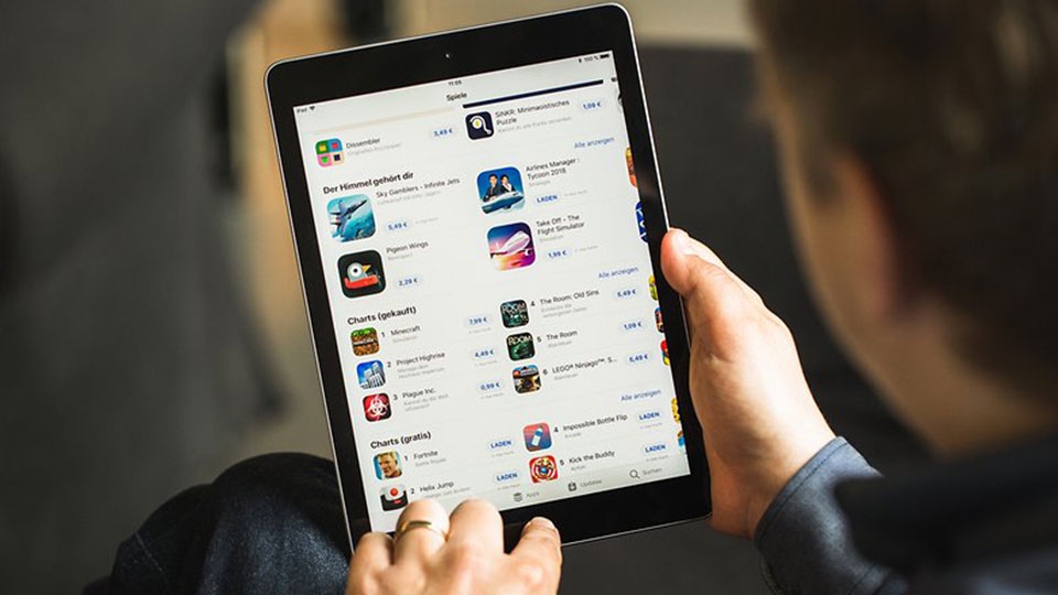 Apple iPad (2018) Apple iPad (2018)