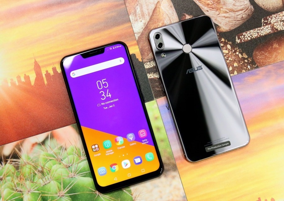 ASUS ZenFone 5 2018 “cháy hàng” chỉ sau 45 phút bán ra! (ảnh 3) ASUS ZenFone 5 2018 “cháy hàng” chỉ sau 45 phút bán ra! (ảnh 3)