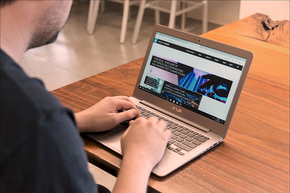 Asus ZenBook UX330UA Asus ZenBook UX330UA