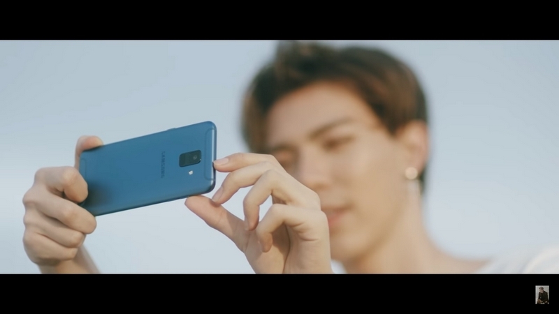 Galaxy A6 phiên bản màu xanh xuất hiện trong MV Galaxy A6 phiên bản màu xanh xuất hiện trong MV
