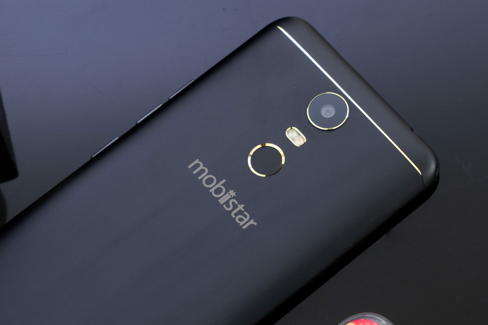 Trên tay Mobiistar E Selfie: smartphone selfie dưới 3 triệu