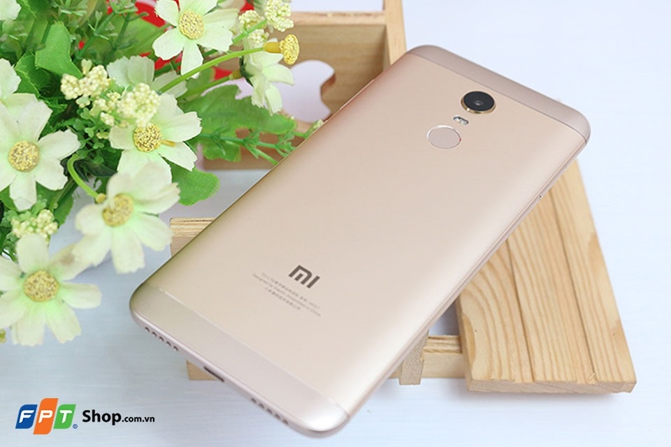 5 smartphone được mua nhiều nhất FPT Shop cuối tháng 4 vừa qua 3