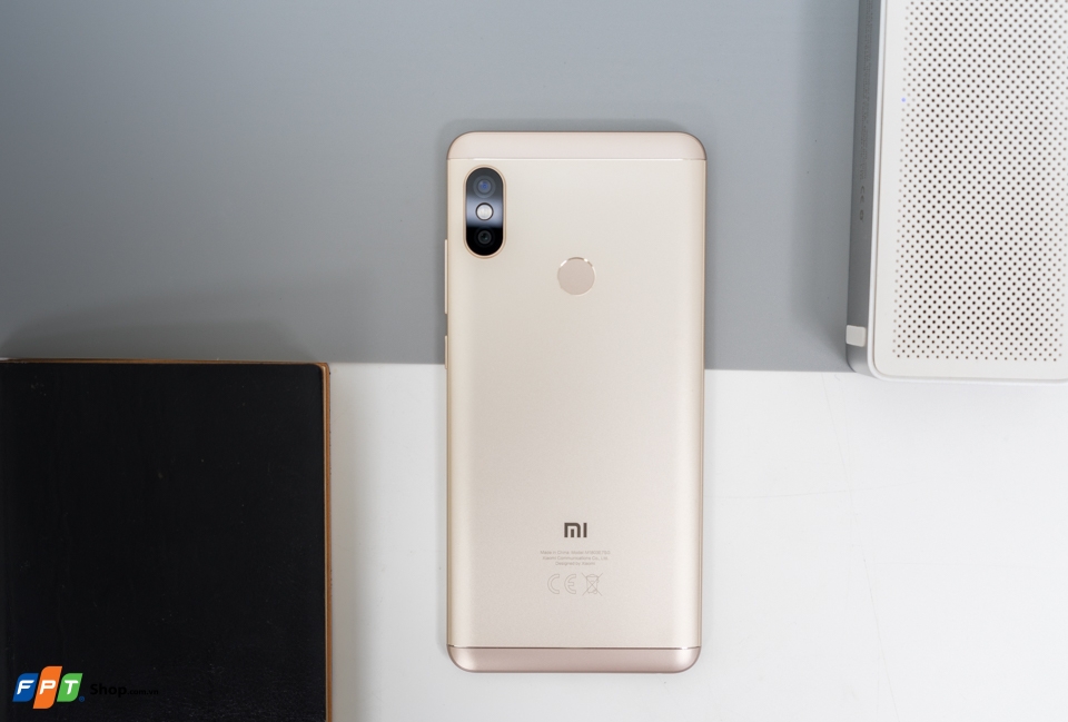 Trên tay Xiaomi Redmi Note 5 bản thương mại