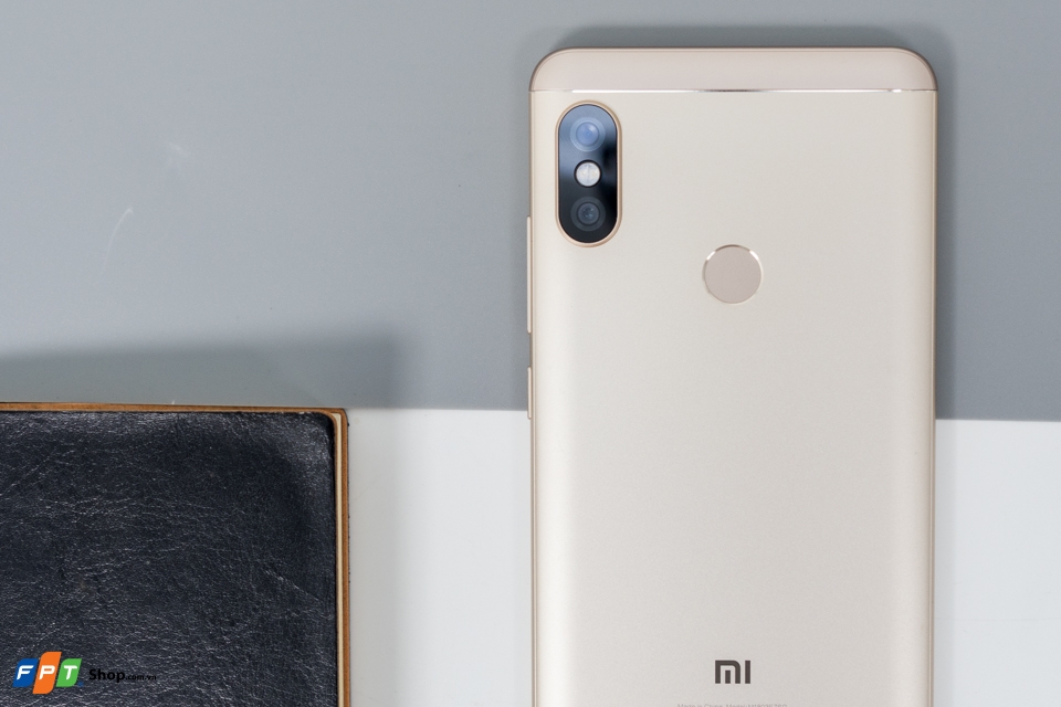Trên tay Xiaomi Redmi Note 5 bản thương mại (Ảnh 4)