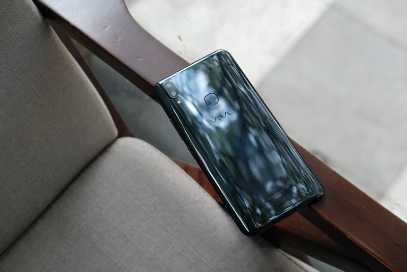 Những smartphone tầm trung tích hợp AI đang bán tại Việt Nam