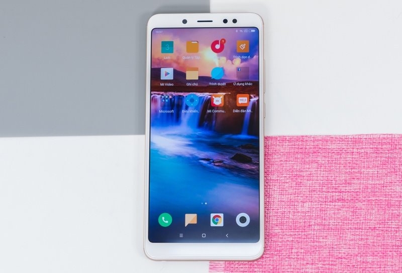 Những smartphone tầm trung tích hợp AI đang bán tại Việt Nam Những smartphone tầm trung tích hợp AI đang bán tại Việt Nam