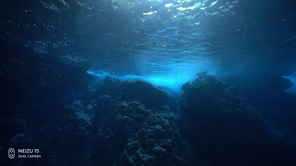 Ảnh chụp dưới biển sâu của Meizu 15