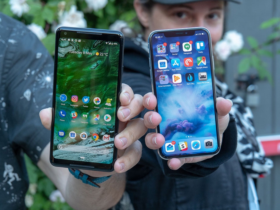 So sánh cử chỉ điều hướng Android P với iPhone X