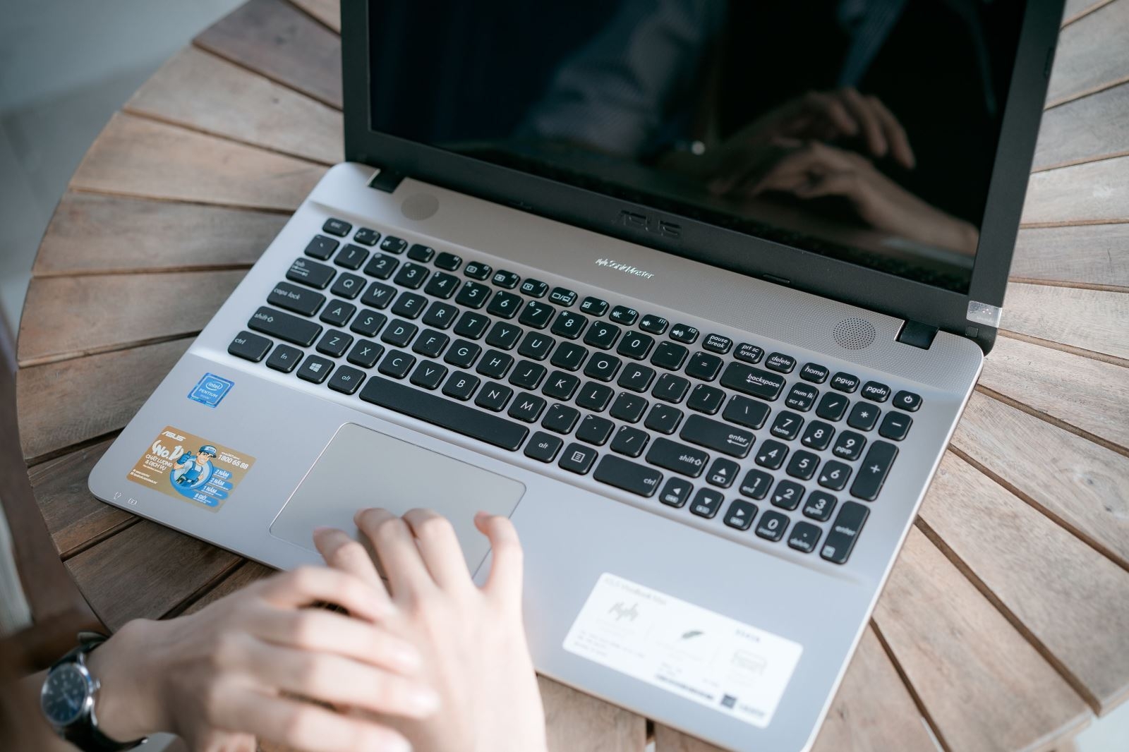 Asus Vivobook X507UA-BR167T Chỉ từ 3,15 triệu đồng, đến FPT Shop rinh laptop Asus Vivobook X507UA về nhà