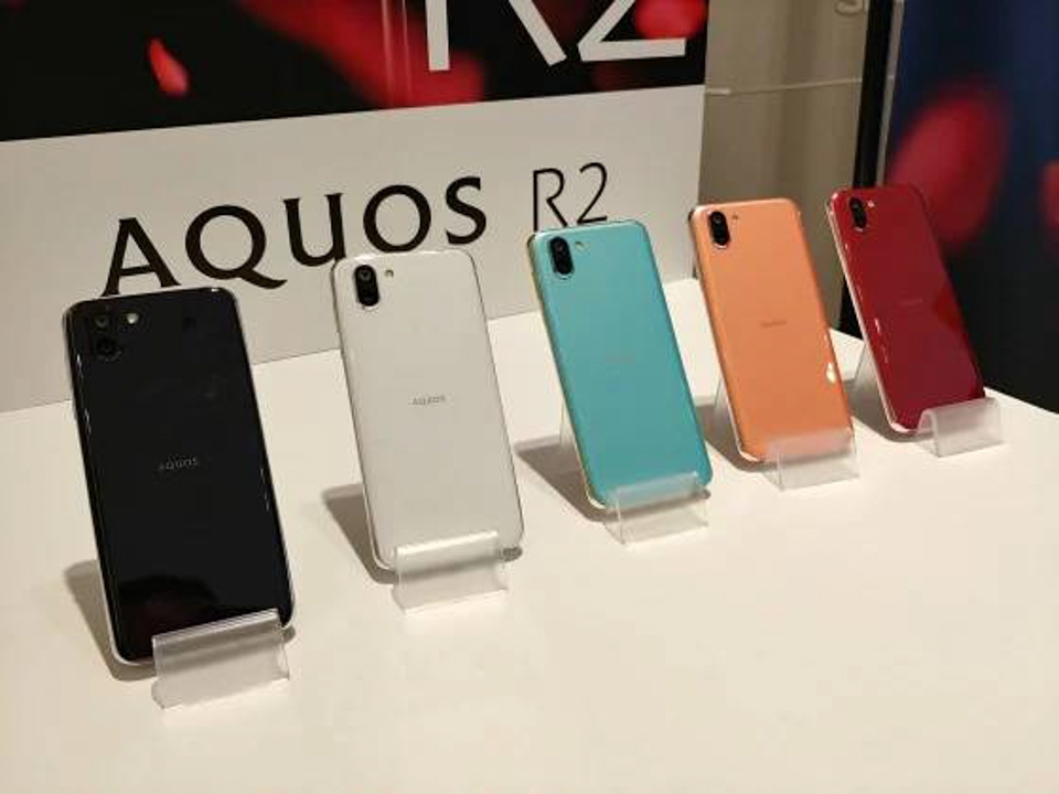 Trên tay Sharp Aquos R2 (ảnh 6)