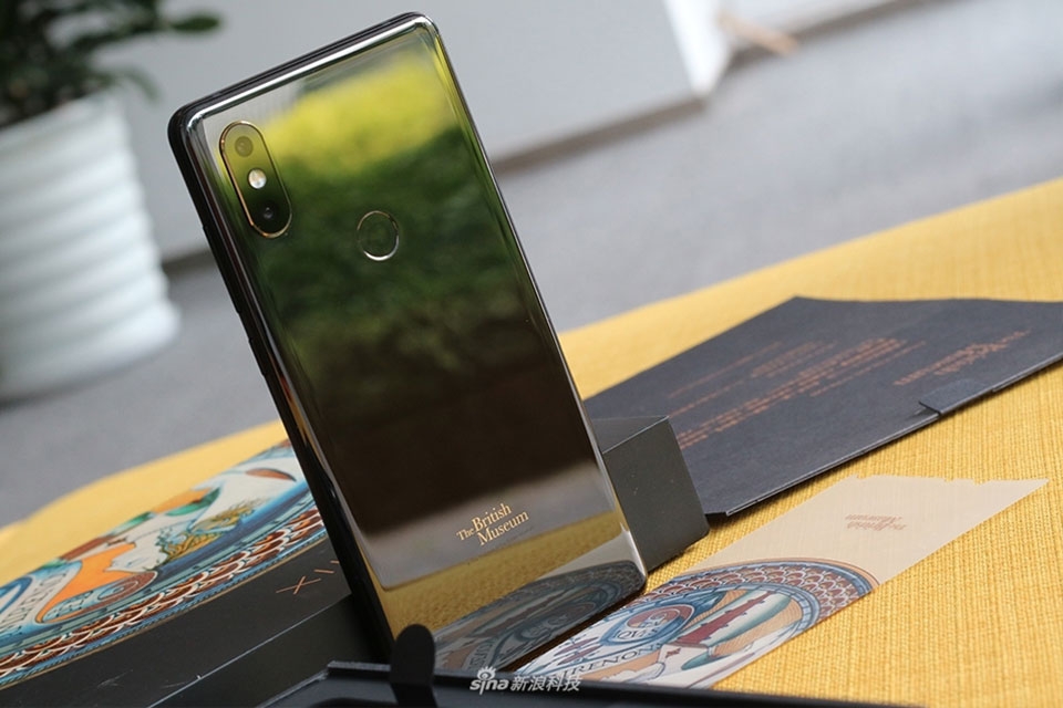 Trên tay Xiaomi Mi Mix 2S Art Special Edition
