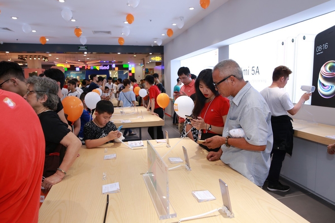 Cửa hàng Mi Store chính hãng tại Hà Nội