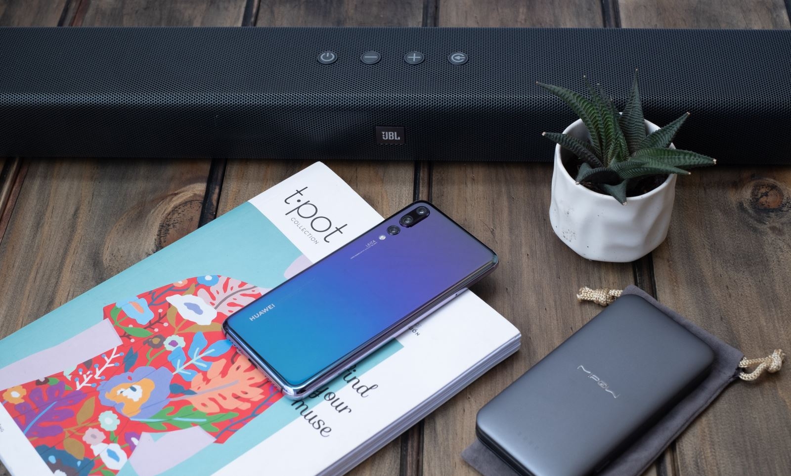 Nhận bộ quà trị giá hơn 6 triệu đồng khi đặt trước Huawei P20 Pro tại FPT Shop