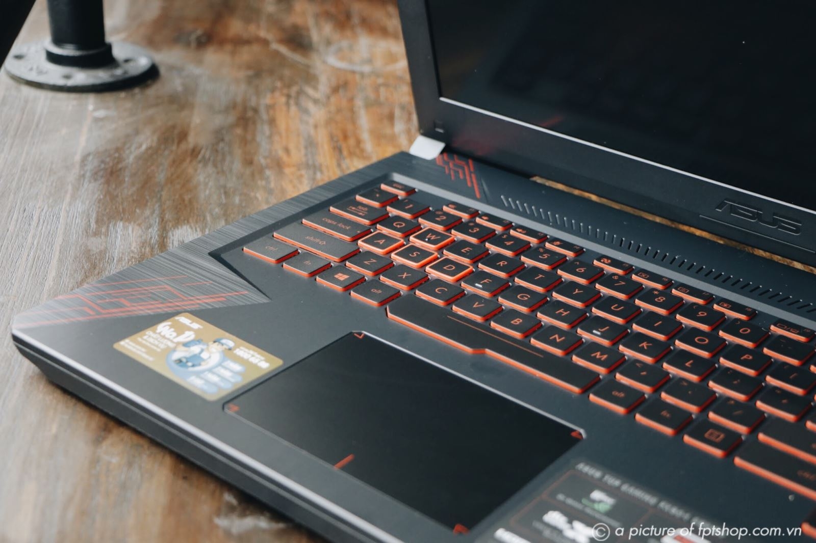Sắm laptop gaming, nhận liền tay bộ quà khủng đến 2,2 triệu đồng tại FPT Shop