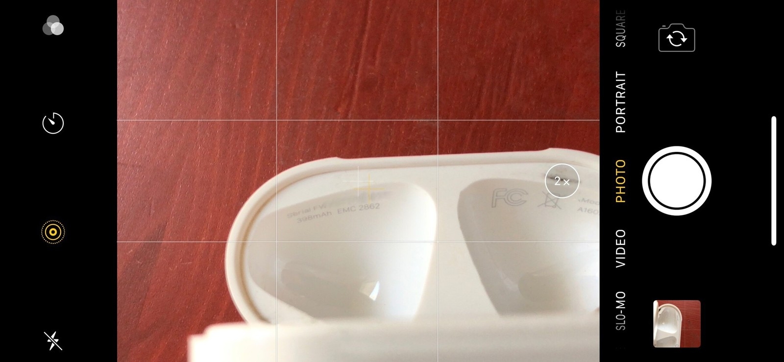 Cách 1: Tìm số serial AirPods trên hộp đựng Cách 1: Tìm số serial AirPods trên hộp đựng