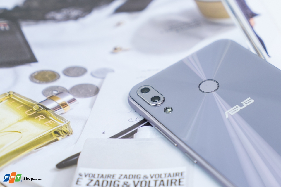Cụm camera kép trên ASUS Zenfone 5 cực kì hiện đại và thời thượng Cụm camera kép trên ASUS Zenfone 5 cực kì hiện đại và thời thượng