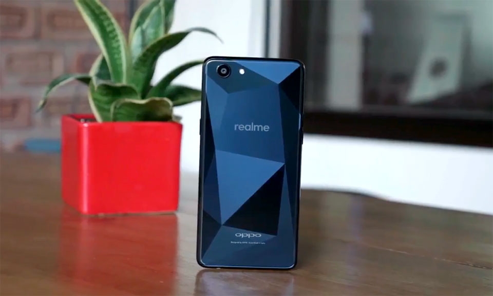 OPPO Realme 1 chính thức ra mắt với giá chỉ từ 3 triệu đồng OPPO Realme 1 chính thức ra mắt với giá chỉ từ 3 triệu đồng