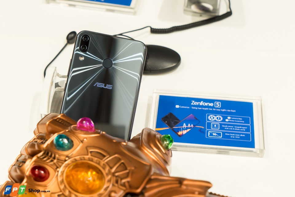 Toàn cảnh sự kiện giới thiệu chiếc ZenFone 5 Toàn cảnh sự kiện giới thiệu chiếc ZenFone 5