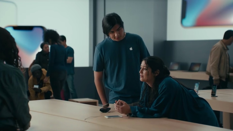 Samsung tung quảng cáo: iPhone lag thì qua S9 nè!