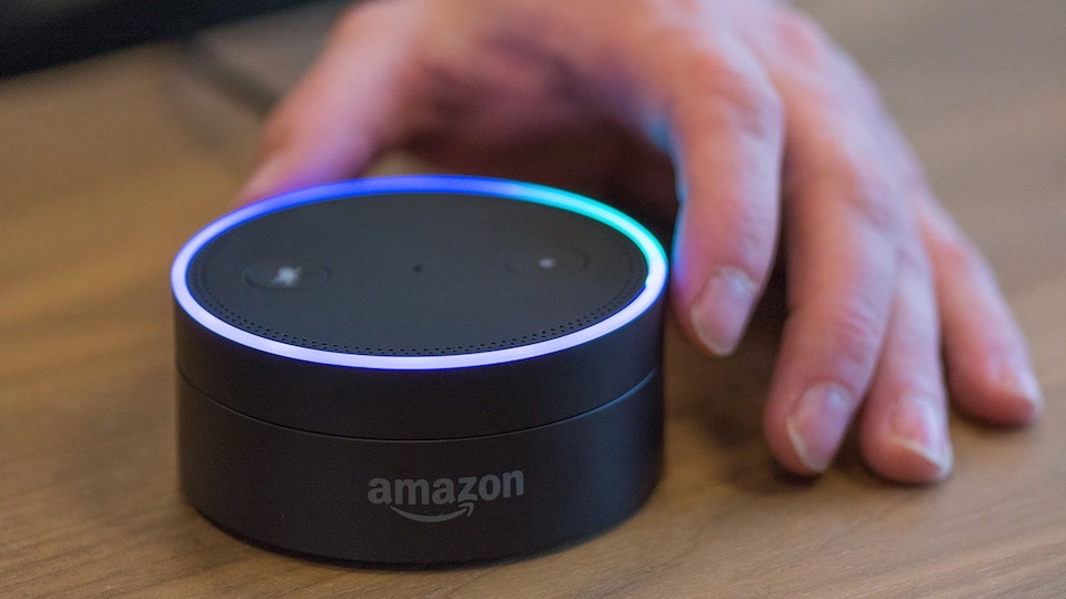 Loa Apple HomePod có giá bán đến 349 USD, trong khi loa Amazon Echo Dot có giá chỉ 50 USD.