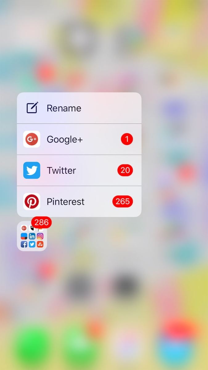 Xem ứng dụng có thông báo trong thư mục trên iPhone.