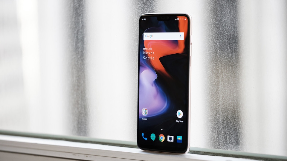 Trên tay và đánh giá OnePlus 6 có thiết kế toàn kính Tổng thể của máy gọn gàng.
