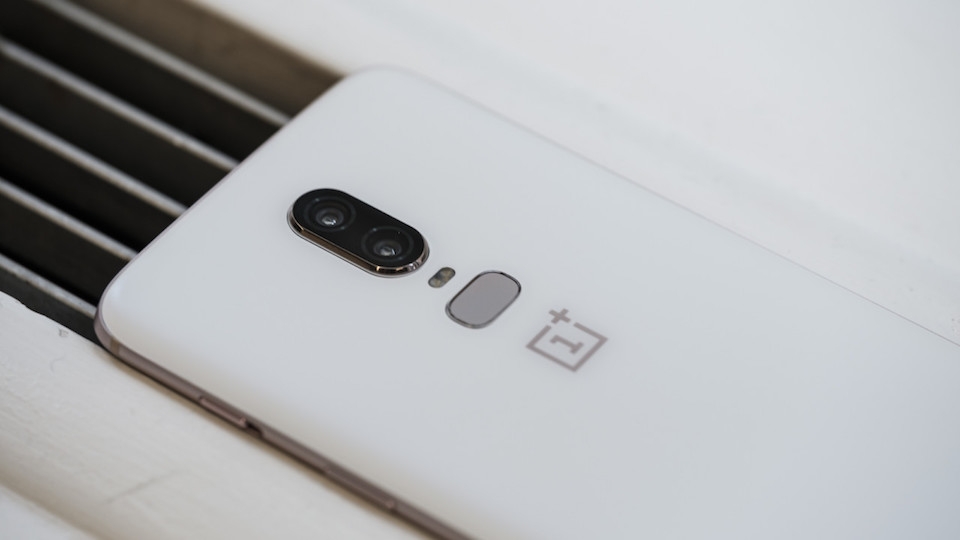 Trên tay và đánh giá OnePlus 6 có thiết kế toàn kính Camera kép cho khả năng chụp thiếu sáng và xóa phông ấn tượng.