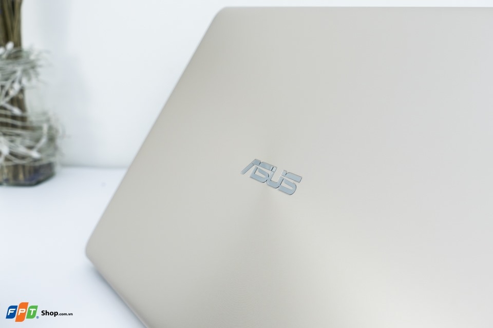 Những ưu điểm của laptop Asus Vivobook A510U Laptop Asus Vivobook A510U có thiết kế sang trọng và cao cấp.
