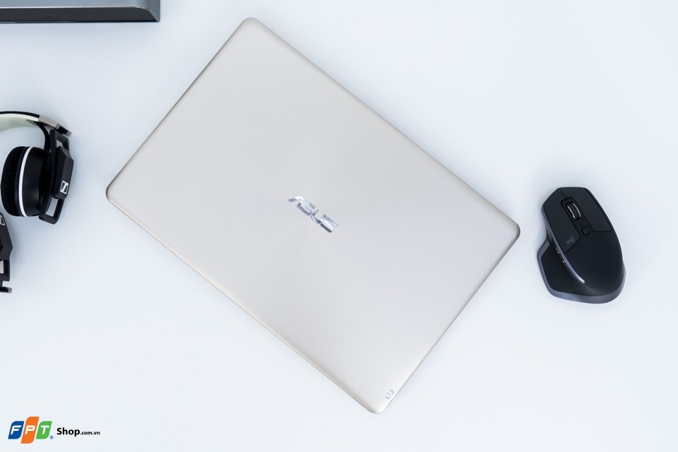 Những ưu điểm của laptop Asus Vivobook A510U Trọng lượng máy nhẹ, dễ dàng mang máy đi khắp nơi.