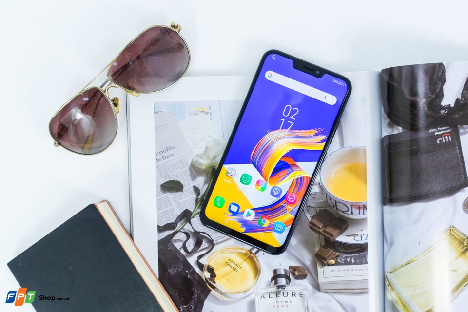 Zenfone 5 2018 nổi bật với công nghệ AI Boost.