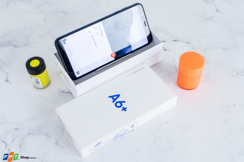 Tư vấn: Có nên mua Galaxy A6+ không? Tư vấn: Có nên mua Galaxy A6+ không?