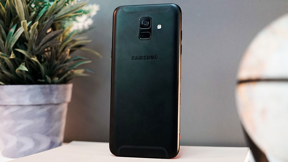 Đánh giá thiết kế Samsung Galaxy A6 Đánh giá thiết kế Samsung Galaxy A6