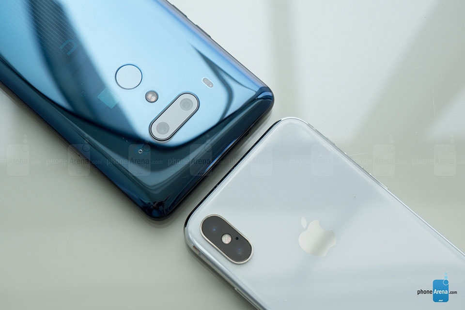 So sánh HTC U12+ vs iPhone X