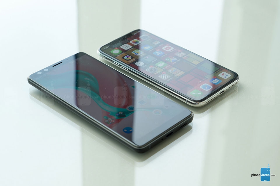 So sánh HTC U12+ vs iPhone X