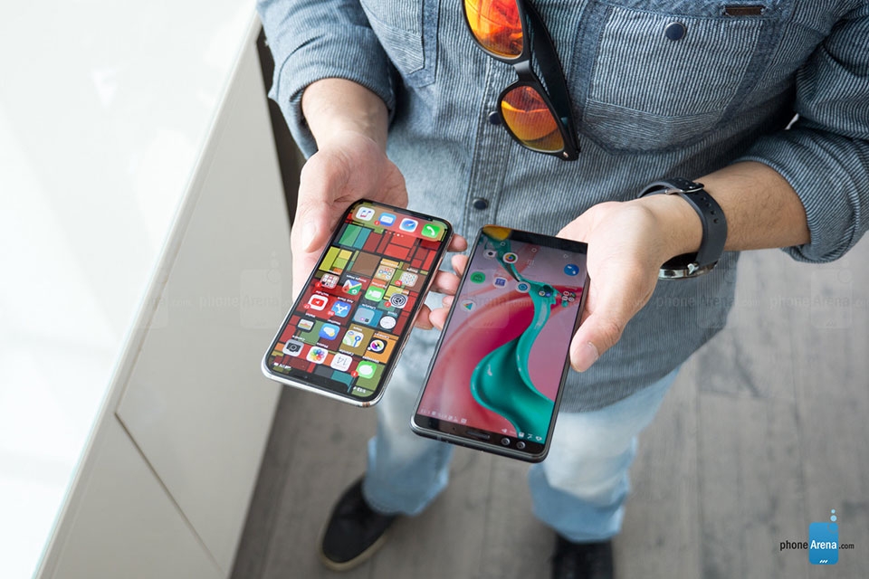 So sánh HTC U12+ vs iPhone X
