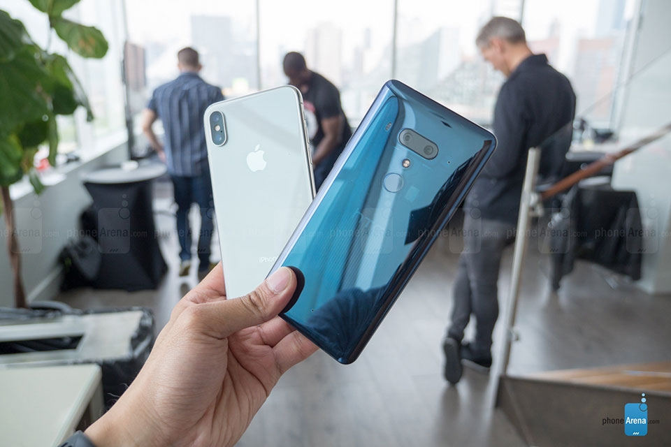 So sánh HTC U12+ vs iPhone X